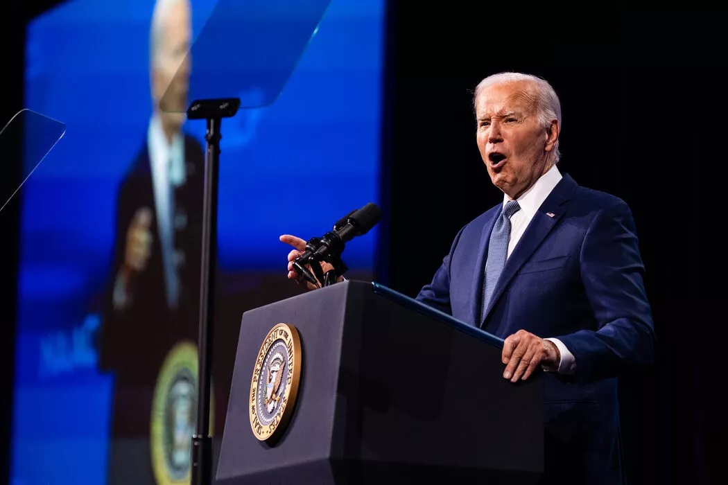 拜登周二在拉斯维加斯举行的全国有色人种协进会会议上发表讲话 拜登周二在拉斯维加斯举行的全国有色人种协进会会议上发表讲话